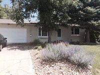 Building Photo - Recently Updated 3 Bedroom 2 Bath Home - A...