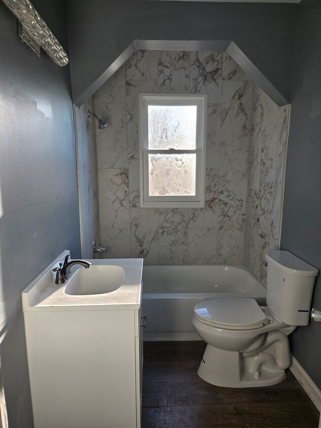 Building Photo - Charming & Conveniently located 3 bedroom home, 1.5 bath in 38134!