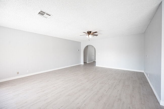 Building Photo - 2247 Heavenly View Dr