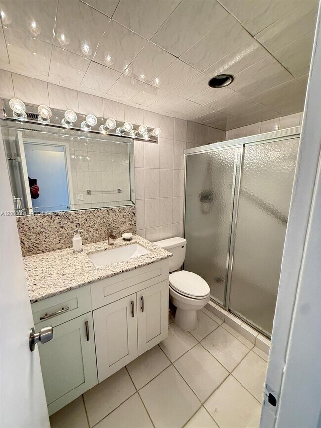 Building Photo - 5825 Collins Ave