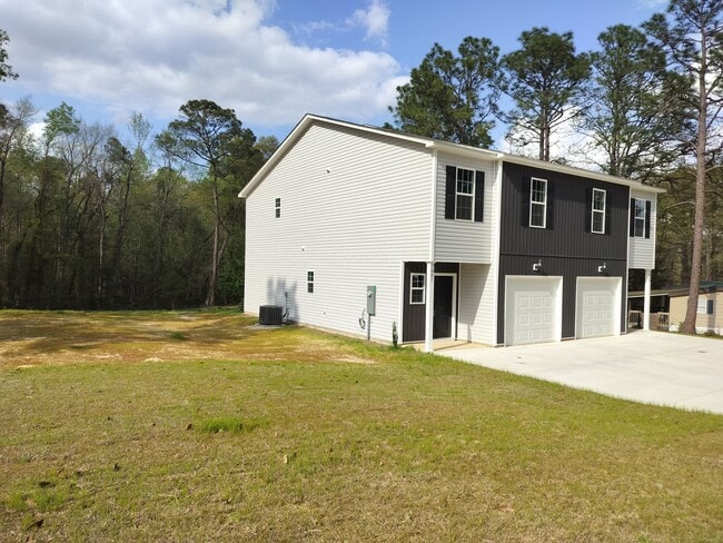 Building Photo - 1051 McKay Dr