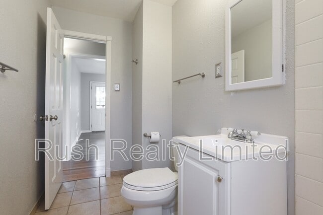 Building Photo - 1815 S Knox Ct