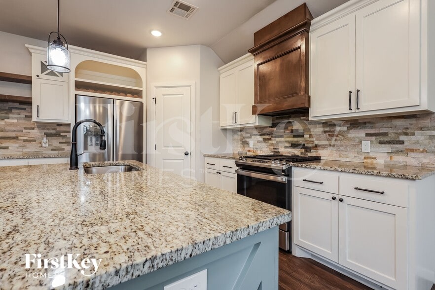 Building Photo - 517 Siena Dr