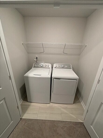 Building Photo - Room in Townhome on Kaya Ct