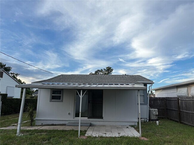 Building Photo - 2478 16th Ave N