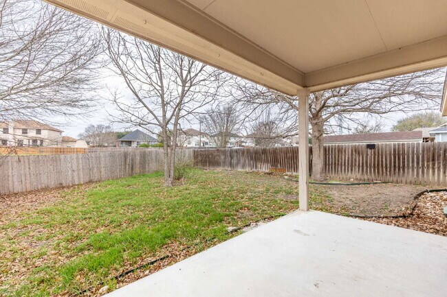 Building Photo - 2476 Medina Dr