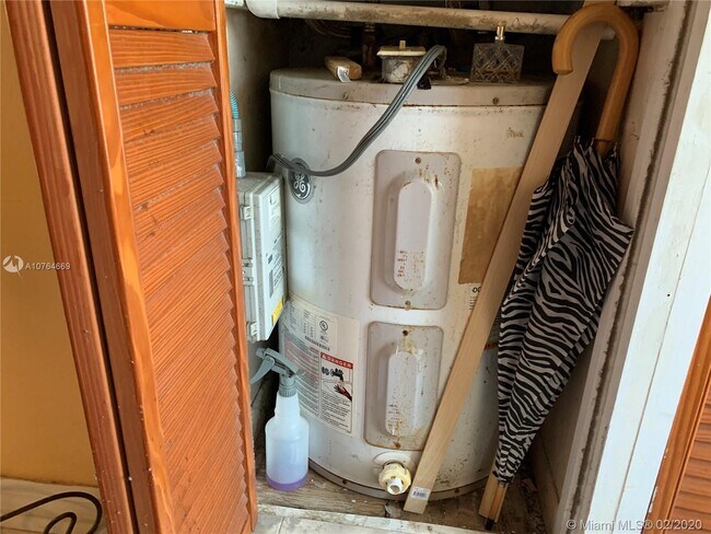 Building Photo - 607 S State Rd 7