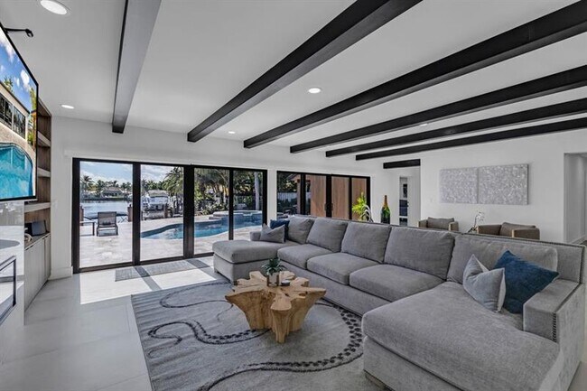 Building Photo - 160 SE 3rd Ct