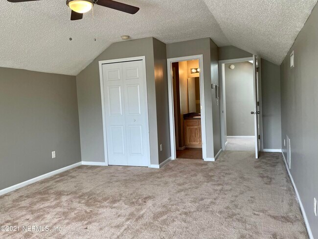 Building Photo - 400 Bayridge Ct