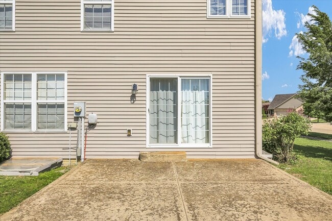Building Photo - Updated 3 Bedroom Townhome in SW Champaign - Available 06/01/2026