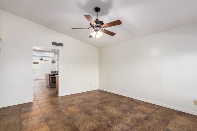 Building Photo - 2321 E Enid Cir