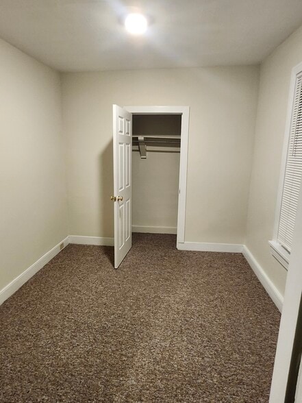 Building Photo - 24 S Market St