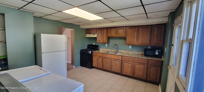 Building Photo - 32 Murray St