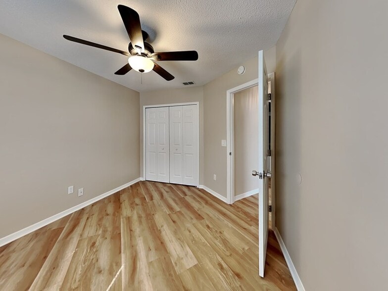 Building Photo - 1428 Oberlin Terrace