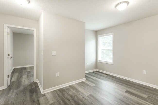 Building Photo - 11 Meadow Way SW