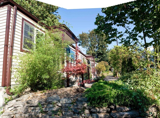 Building Photo - 1006 W Nickerson St