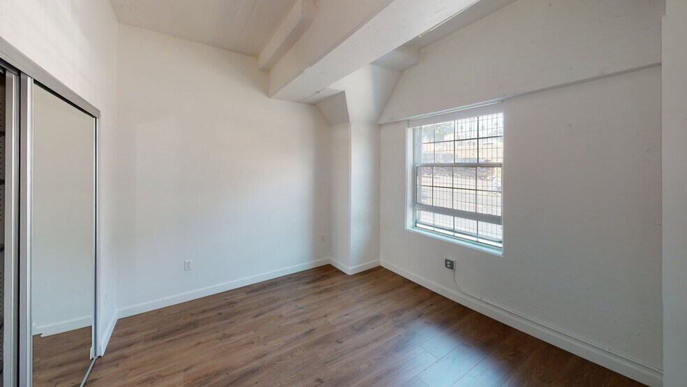 Building Photo - 3550 W 6th St
