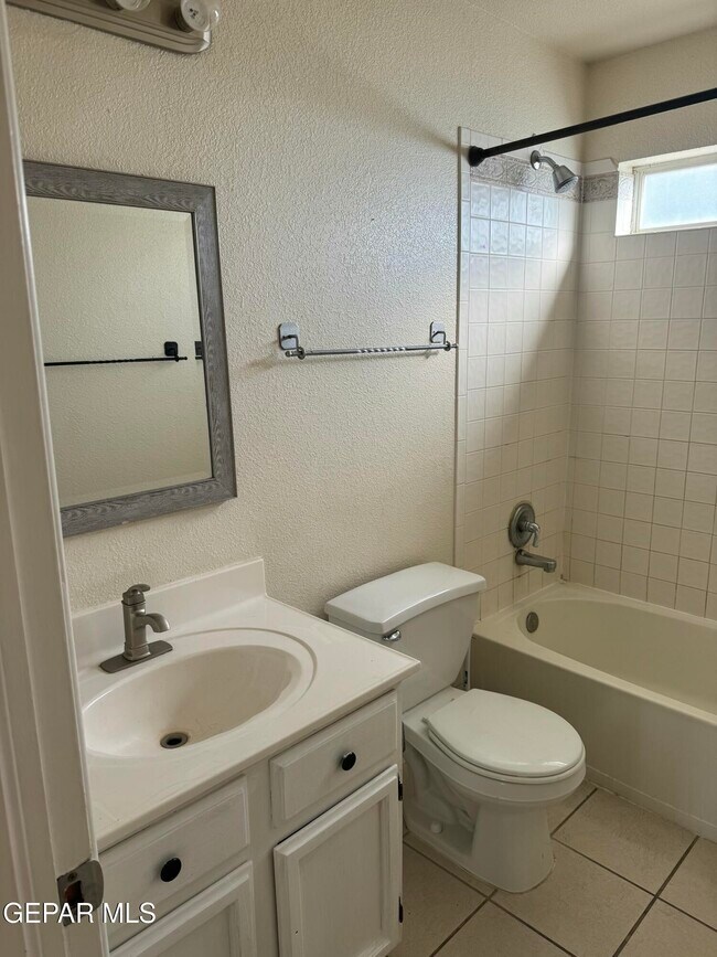 Building Photo - 12176 Dos Rios Dr