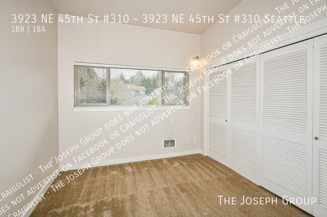 Building Photo - 3923 NE 45th St