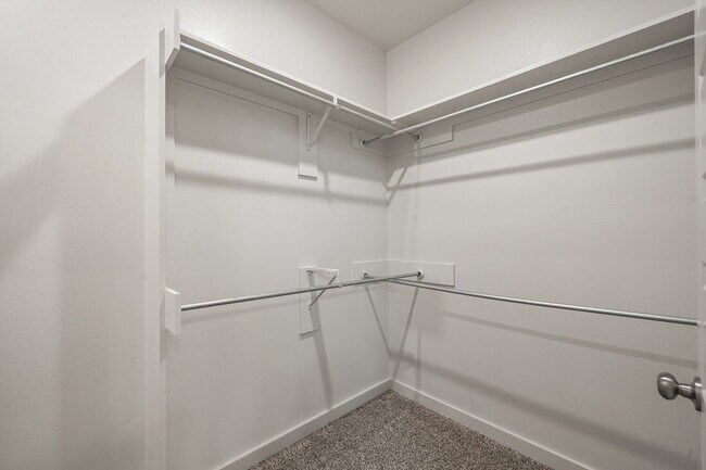 Building Photo - Beautiful Townhome Located South of Town N...