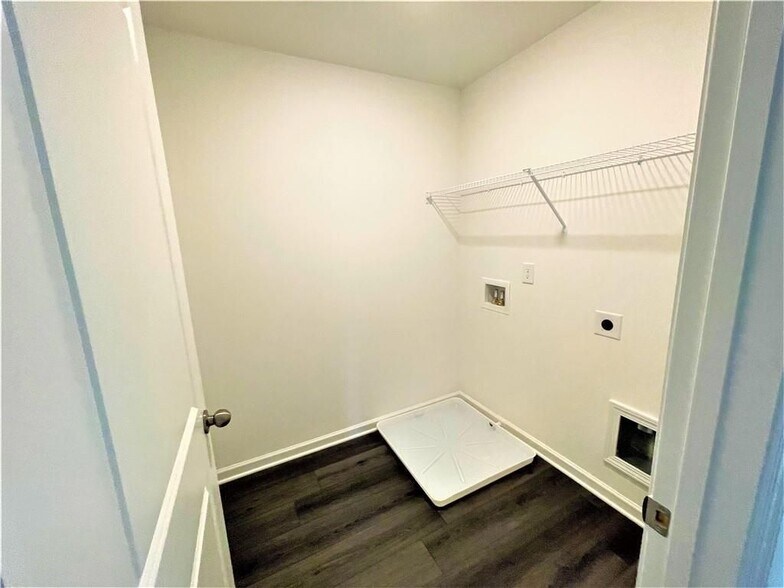 Building Photo - 270 Rivulet Dr