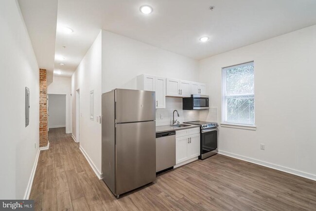 Building Photo - 407 S 42nd St