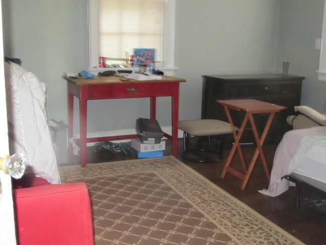 bedroom number one - 806 Heidt St