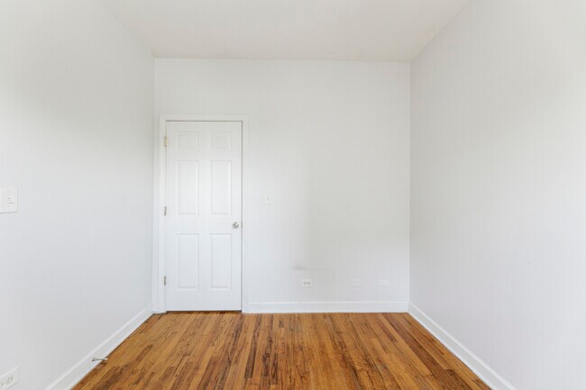 Building Photo - 102 N Hamlin Ave