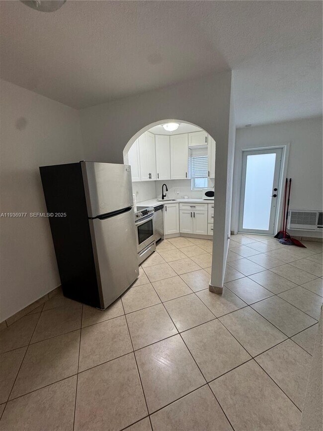 Building Photo - 1625 Dewey St