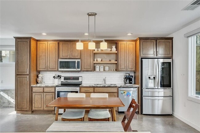 Building Photo - 1213 Van Allen Mews NW