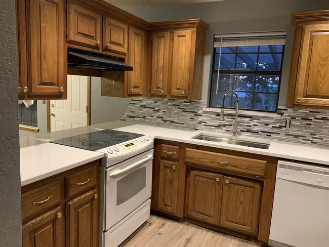 Building Photo - 649 Fire Light Dr