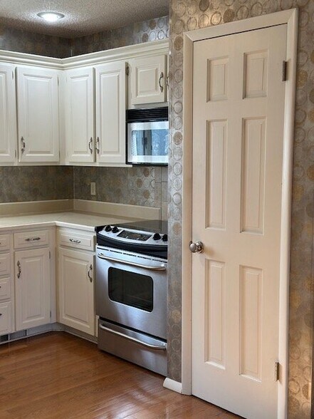 Building Photo - 1242 S Sugar Hill Pl