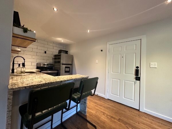 Building Photo - 18333 Roehampton Dr