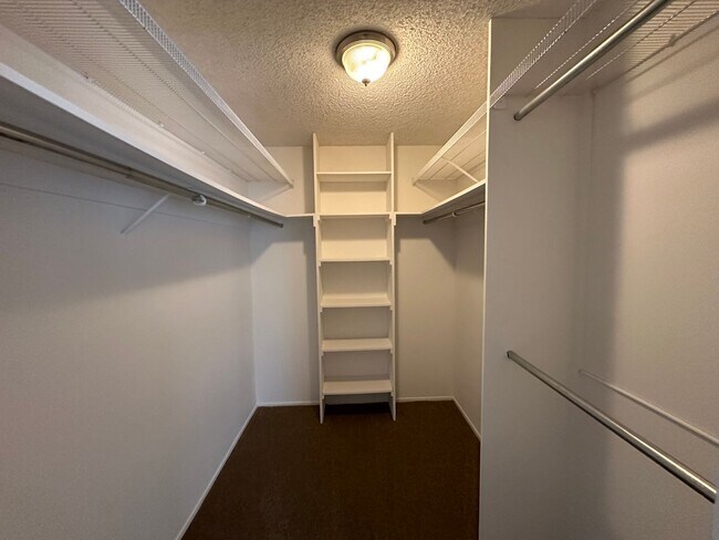 Building Photo - BEAUTIFUL BREATH TAKING VIEW UNIT!!! MUST ...