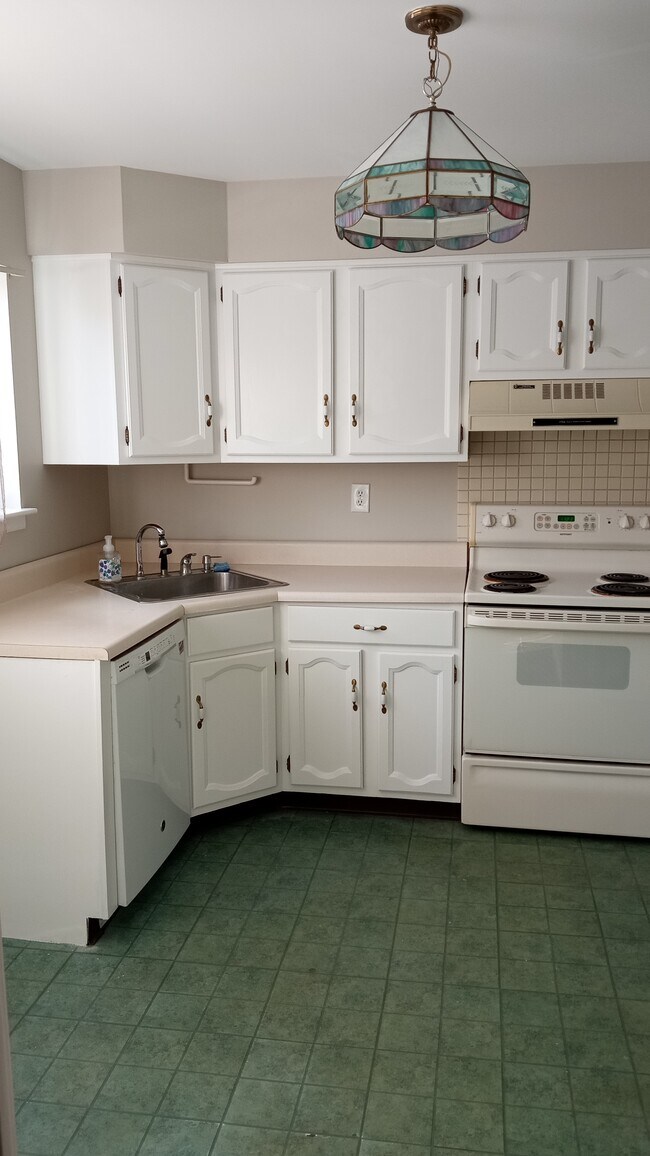 Building Photo - 913 Merritt Dr