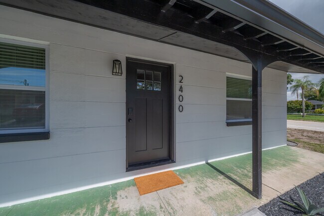 Building Photo - 2400 34th Ave N