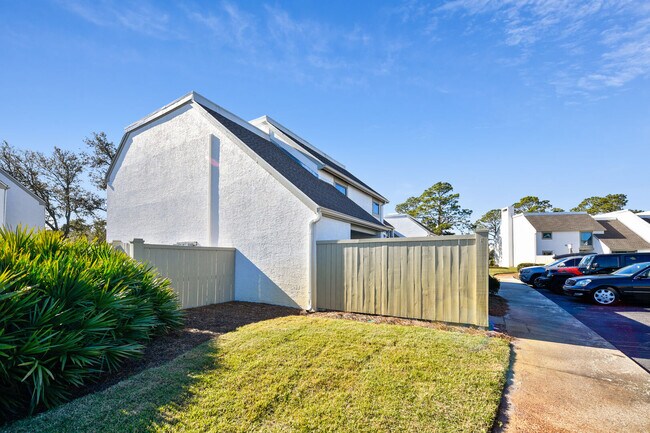 Building Photo - 4300 Bay Point Rd