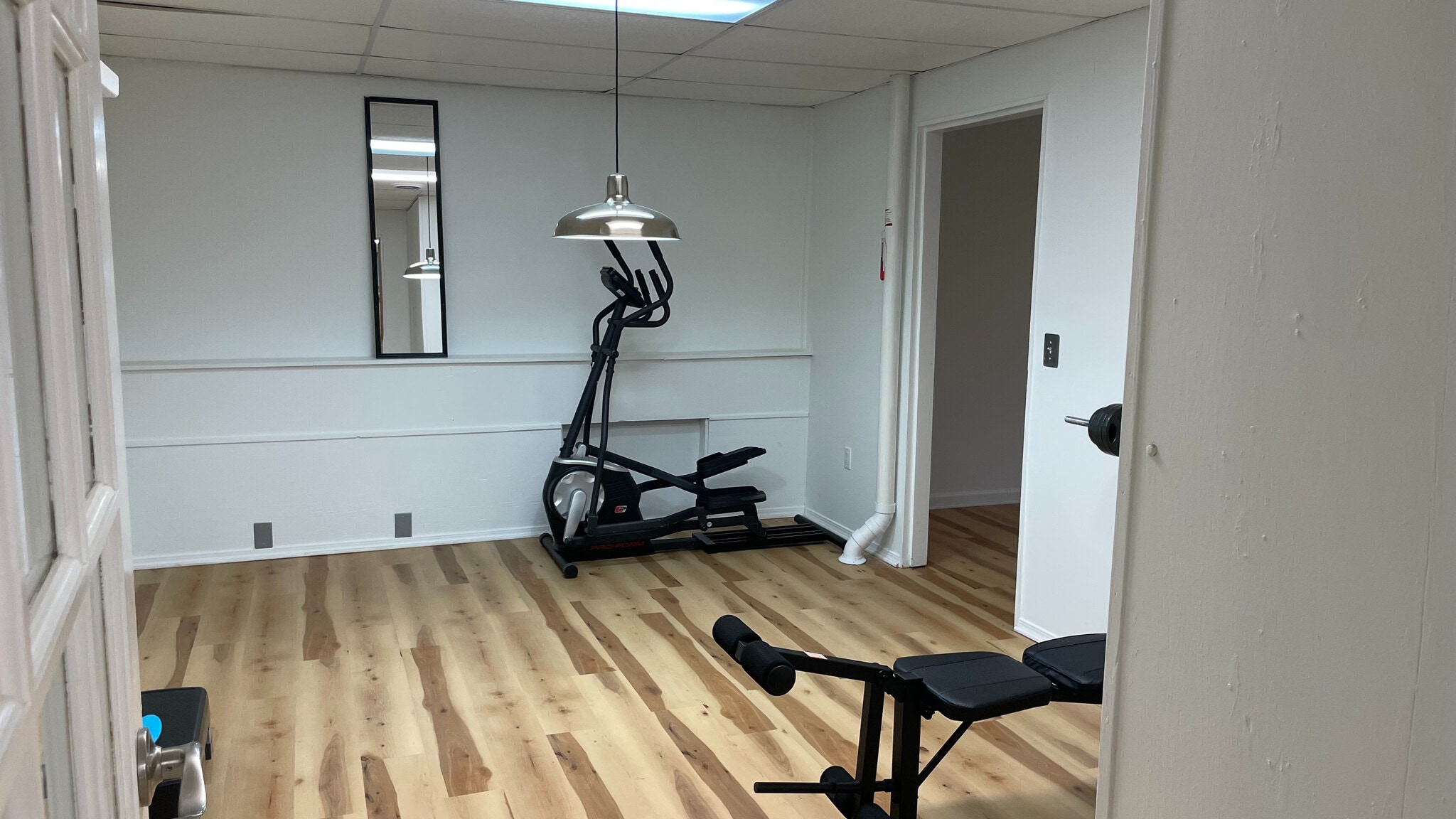 Building Photo - Room in House on Hillside Dr