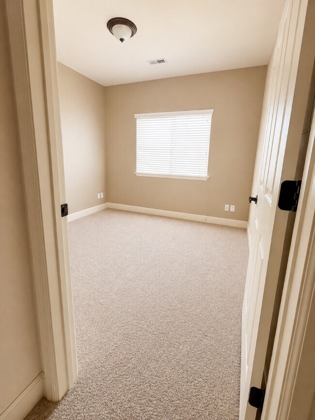 Building Photo - 6800 N Spurwing Loop