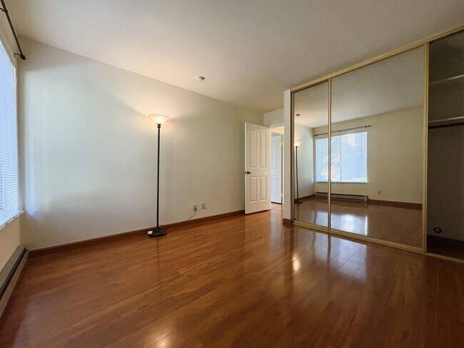 Building Photo - Charming 2BR/2BA Condo Steps from Downtown Mountain View