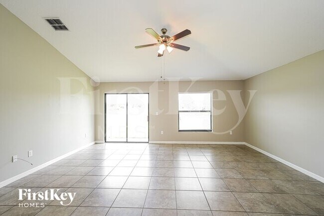 Building Photo - 9747 Sage Creek Dr