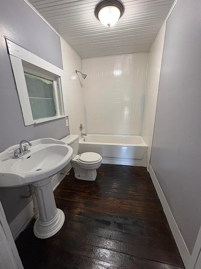 Building Photo - 314 W Mulberry Ave