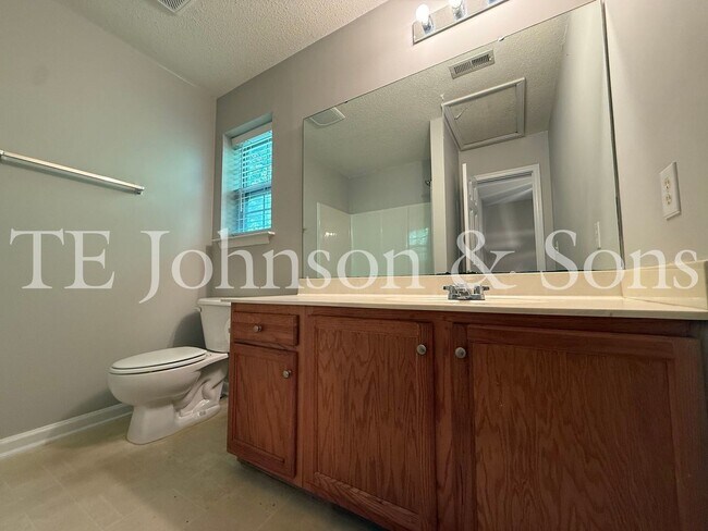 Building Photo - 3355 Kensington Pl