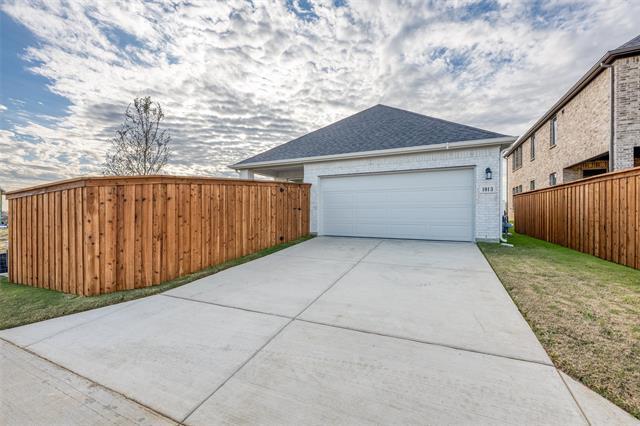 Building Photo - 1013 Rainshower Wy