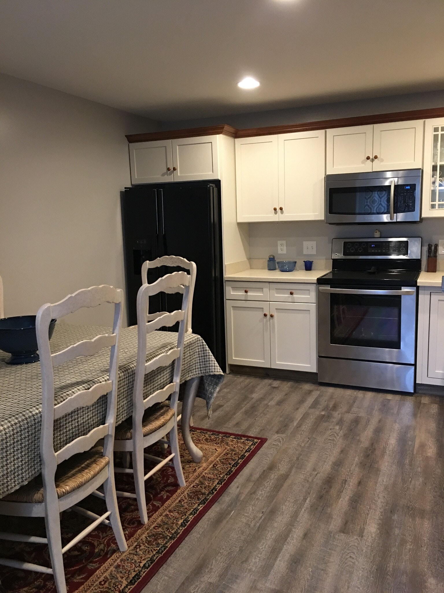 Eat In Kitchen - 926 Armistead St