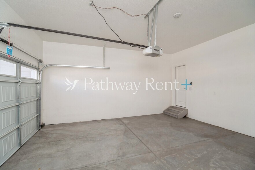 Building Photo - 9421 Yampa Ct