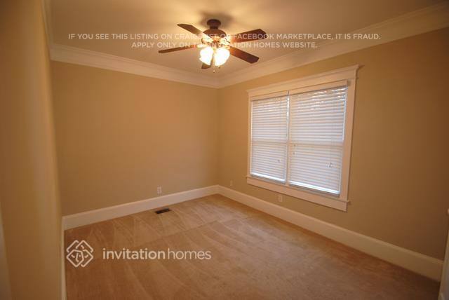 Building Photo - 2170 Memorial Dr SE