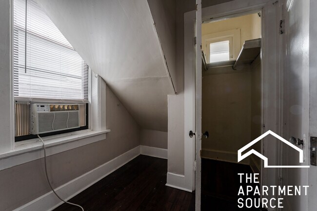Building Photo - 2031 W Moffat St
