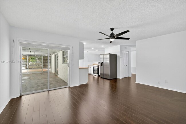 Building Photo - 770 SE Hollahan Ave