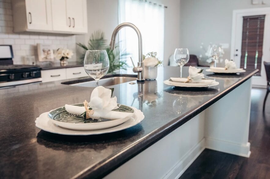 Building Photo - 2423 Elliott Ave